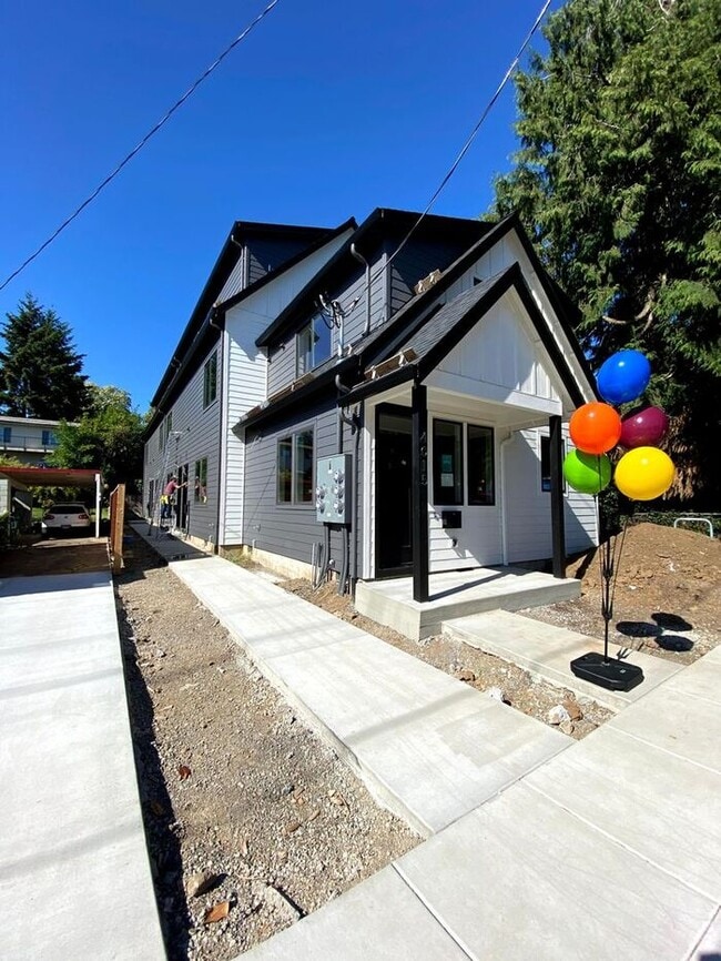 4025 SE Gladstone St in Portland, OR - Building Photo - Building Photo