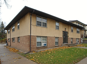 762 Robert St S in St. Paul, MN - Building Photo - Building Photo