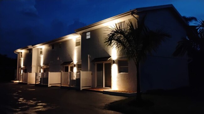 2839 SW Cornell Ave in Palm City, FL - Foto de edificio - Building Photo
