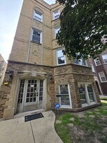 6518 N Mozart St in Chicago, IL - Building Photo