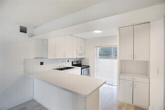 8841 NE 4th Avenue Rd in Miami Shores, FL - Building Photo - Building Photo