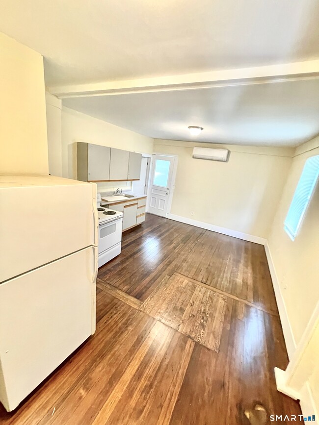 1015 W Main St in Waterbury, CT - Building Photo - Building Photo