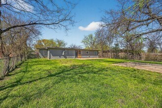 108 Dupont Cir in Fort Worth, TX - Foto de edificio - Building Photo