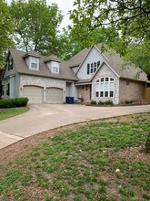 300 Genesis Dr in Bentonville, AR - Building Photo - Building Photo