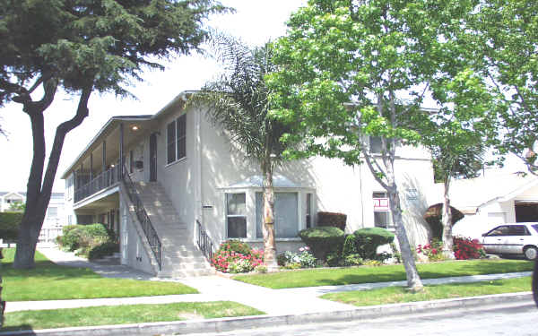 2925 E Theresa St in Long Beach, CA - Building Photo - Building Photo