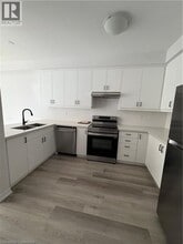 461 Blackburn Dr in Brantford, ON - Building Photo - Building Photo