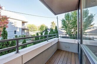 2065 N Kedzie Ave, Unit 104 in Chicago, IL - Foto de edificio - Building Photo