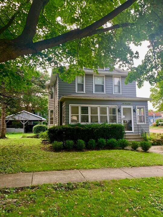 128 N 5th St-Unit -1 in Geneva, IL - Foto de edificio