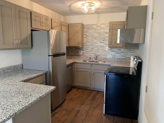 518 SE Lee Haven Dr in Lee's Summit, MO - Building Photo - Building Photo