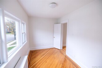 56 Marlboro Rd in Valley Stream, NY - Building Photo - Building Photo