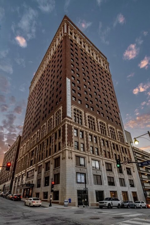 The Mark in Kansas City, MO - Building Photo