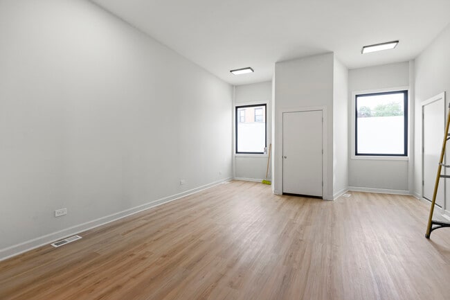 3123 N California Ave in Chicago, IL - Building Photo - Building Photo