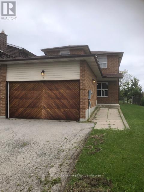 2 Wildercroft Ave in Brampton, ON - Building Photo
