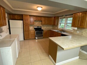 1912 S Weaver Ave in Springfield, MO - Building Photo - Building Photo