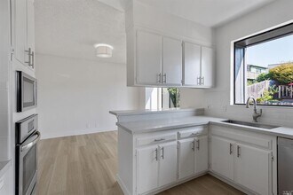 15 Linda Vista Ave in Tiburon, CA - Building Photo - Building Photo