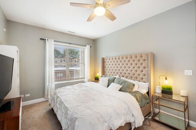1801 W Addison St in Chicago, IL - Building Photo - Building Photo