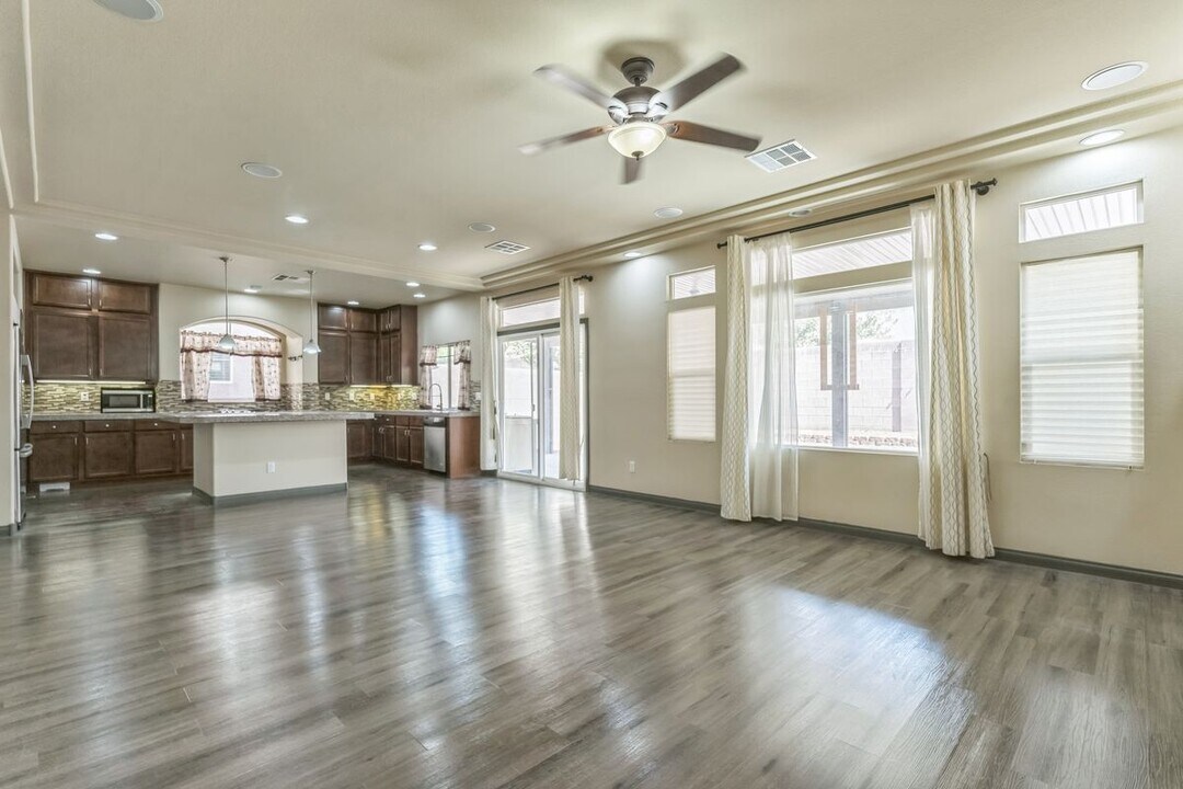 6360 Stag Hollow Ct in Las Vegas, NV - Building Photo