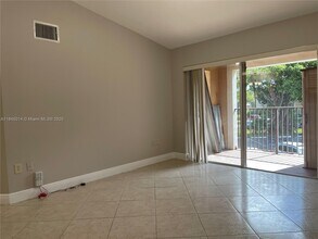 2081 Renaissance Blvd in Miramar, FL - Building Photo - Building Photo