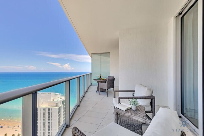 4111 S Ocean Dr in Hollywood, FL - Building Photo - Building Photo