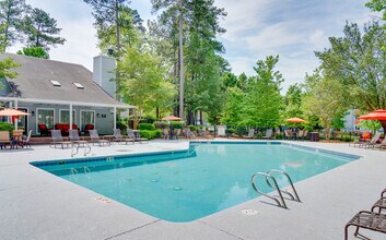 Southpoint Glen in Durham, NC - Foto de edificio - Building Photo