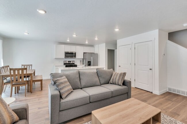 property at 642 W 1870 S