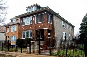 8339 S Marquette St in Chicago, IL - Building Photo