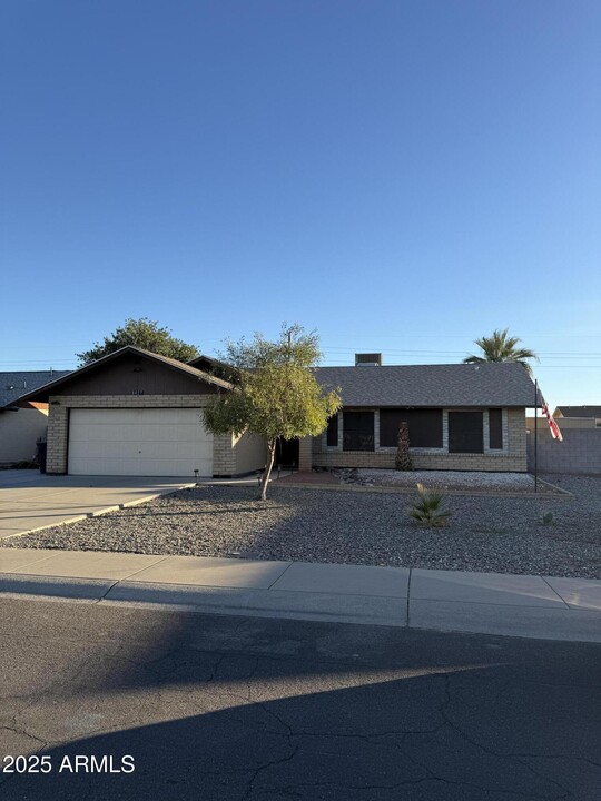 8427 W Seldon Ln in Peoria, AZ - Building Photo