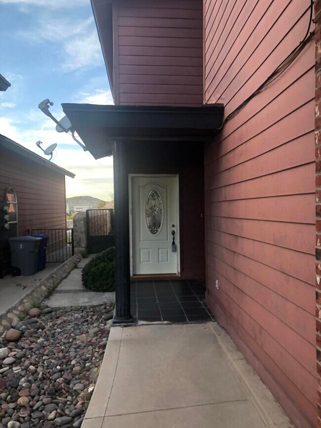 7235 Royal Arms Dr in El Paso, TX - Building Photo - Building Photo