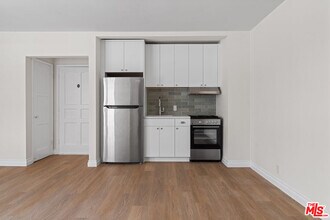 148 S McCarty Dr in Beverly Hills, CA - Building Photo - Building Photo