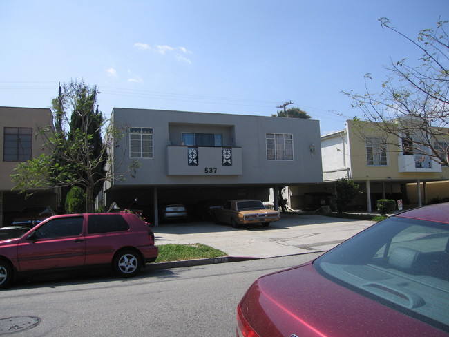 537 N Flores St in West Hollywood, CA - Building Photo - Building Photo