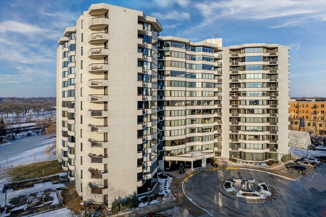 6566 France Ave S in Edina, MN - Foto de edificio - Building Photo