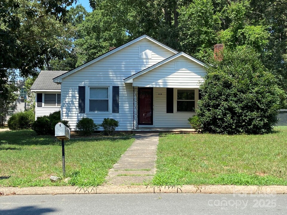 310 Coggins Ave in Albemarle, NC - Building Photo