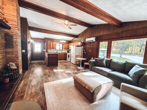 1008 W Singing Woods Rd in Edelstein, IL - Building Photo - Building Photo