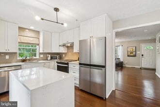 9525 Oakhurst Dr in Columbia, MD - Building Photo - Building Photo