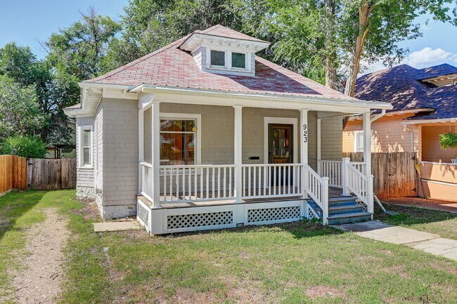 property at 923 E St Vrain St