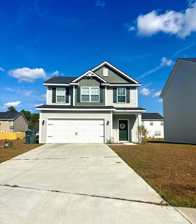 195 Courage Wy in Hinesville, GA - Building Photo