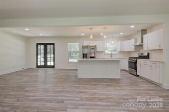 3900 Rhodes Ave in Charlotte, NC - Foto de edificio - Building Photo