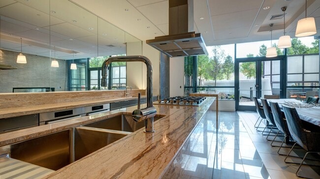 Mira First & M in Washington, DC - Foto de edificio - Building Photo