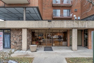 7830 W North Ave in Elmwood Park, IL - Foto de edificio - Building Photo