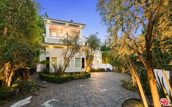 1836 Laurel Canyon Blvd in Los Angeles, CA - Building Photo - Building Photo