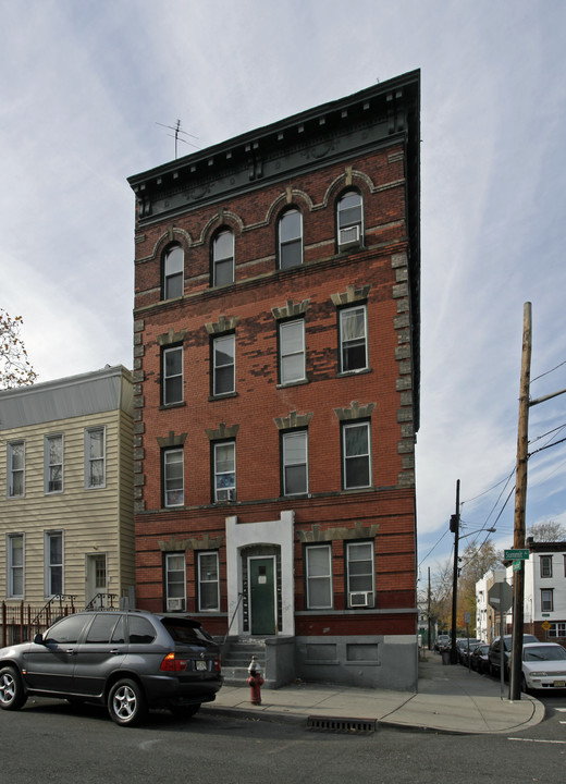 215 Summit Ave in Jersey City, NJ - Foto de edificio