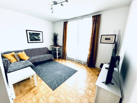 4846 Rue Sainte-Catherine E in Montréal, QC - Building Photo