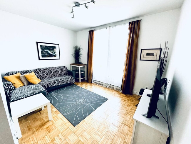 4848 Rue Sainte-Catherine E
