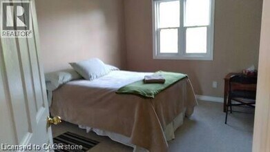 563 Chablis Dr in Waterloo, ON - Building Photo - Building Photo