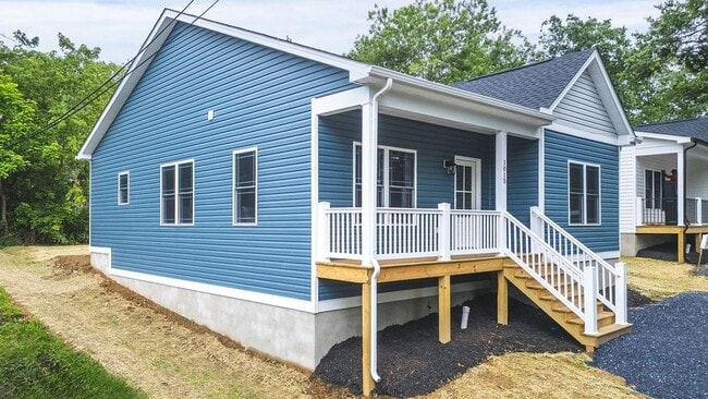 1025 Frye St in Waynesboro, VA - Foto de edificio - Building Photo