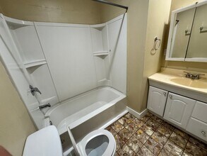 1565 Jermain Dr in Toledo, OH - Building Photo - Building Photo