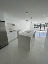 10101 E Bay Harbor Dr, Unit 201 in Bay Harbor Islands, FL - Building Photo - Building Photo