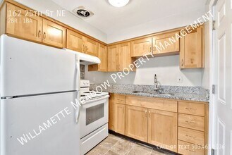 162 25th St NE in Salem, OR - Building Photo - Building Photo