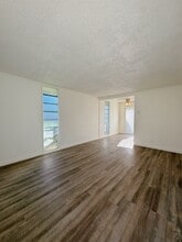 167 W Guinida Ln in Anaheim, CA - Foto de edificio - Building Photo