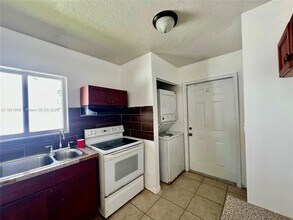 917 SW 8th Pl in Homestead, FL - Building Photo - Building Photo